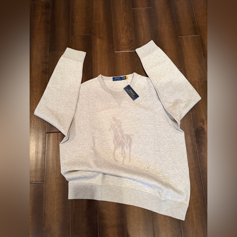 MEN’S
Polo ralph Lauren sweatshirt 
Size XL